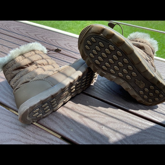 The North Face Winter Boots size 10 - Picture 3 of 4